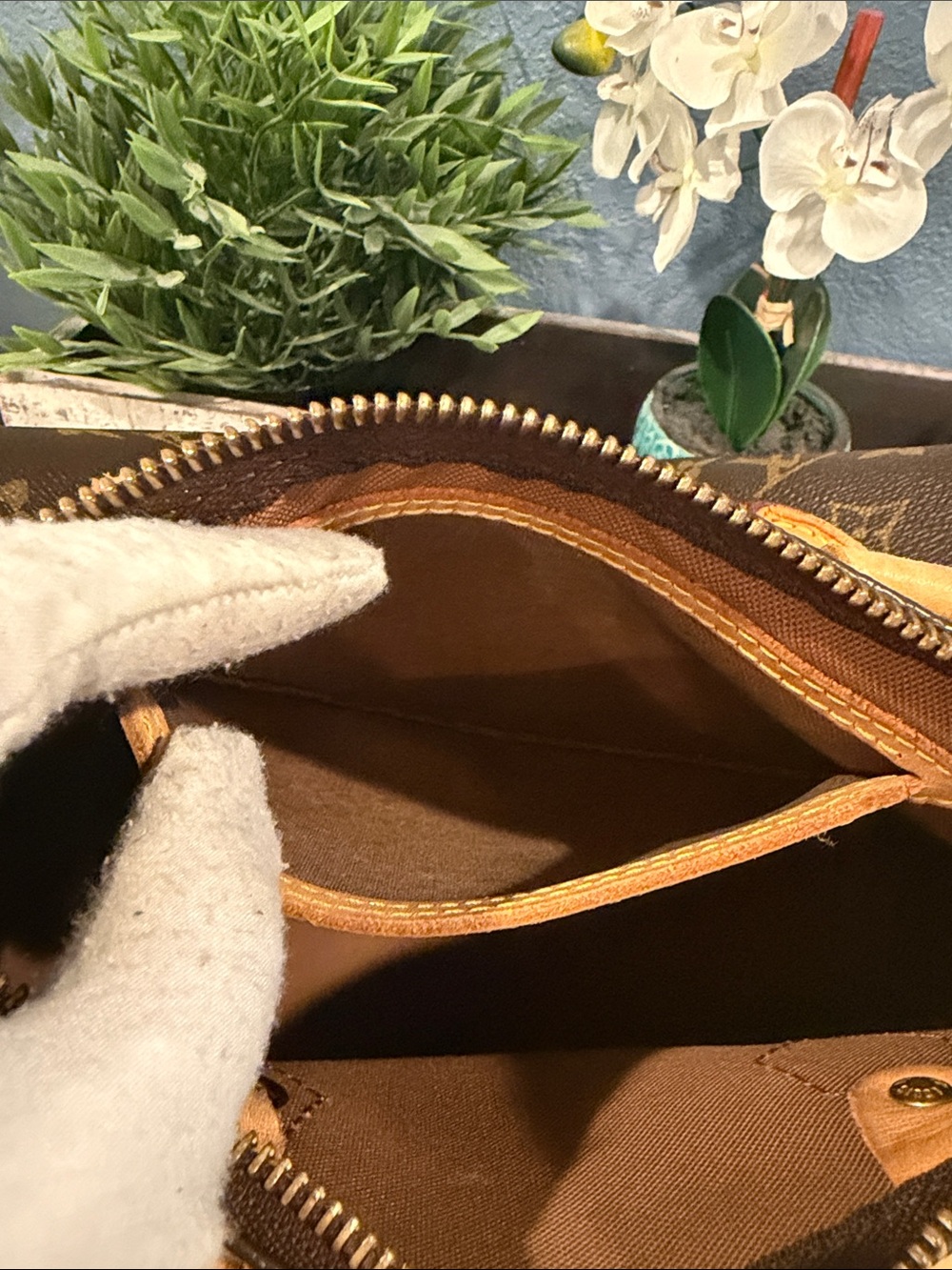 Authentic Louis Vuitton Speedy 25 monogram - Picture 11 of 15
